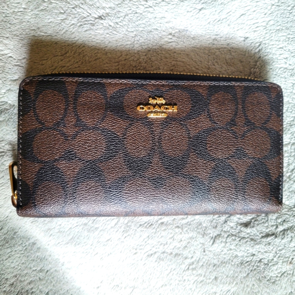 Coach Outlet Long Zip Around Wallet